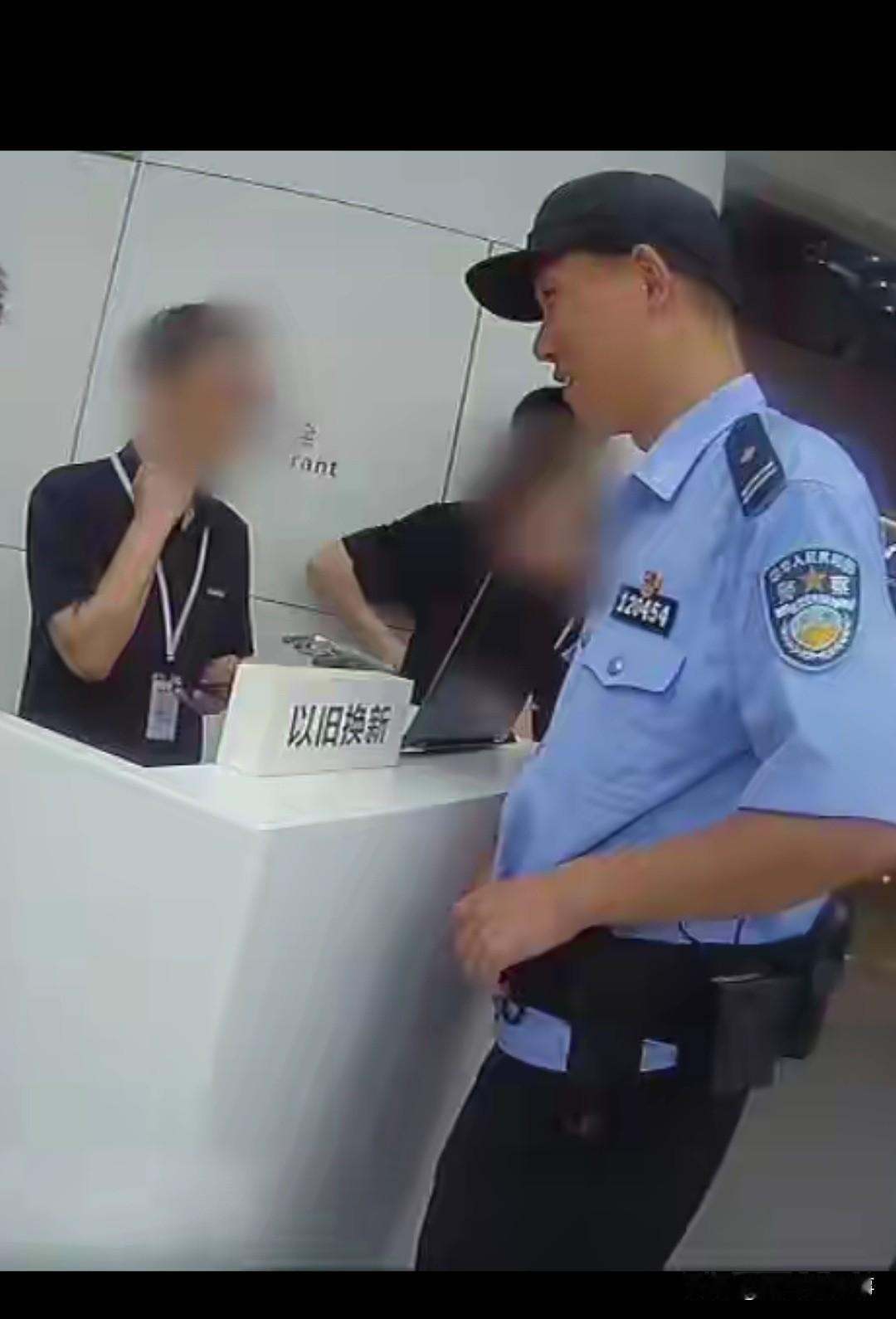 宁波一姑娘一次性买5部总价值8.3万的手机，店员因发现其神色慌张，账户大额转账频