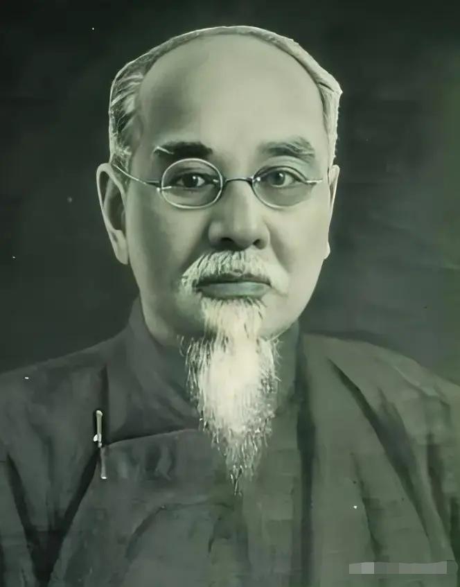 1943年，国民政府主席林森，意外遭遇车祸，不久离开人世，蒋介石叫来戴笠，问道：