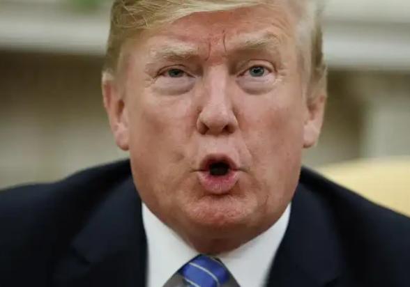 中美经过多年的明争暗斗，美国己觉得力不从心，已彻底无法打压和遏制中国这个新兴国家