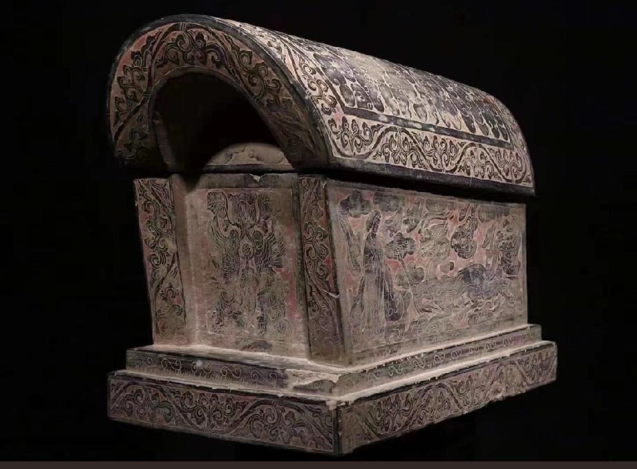 27吨重的唐代彩绘石椁，被商人杨彬分六次盗挖出来，拆成碎片后，经西安、