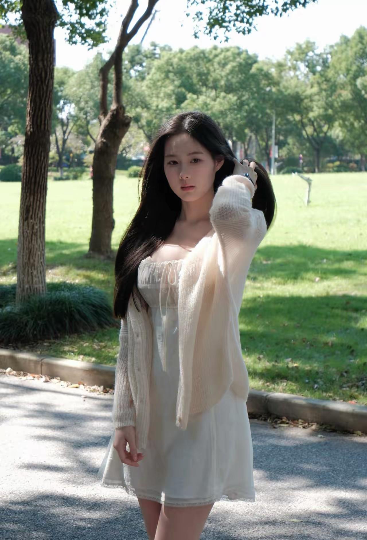 大学女生就是清纯可爱，青春靓丽！