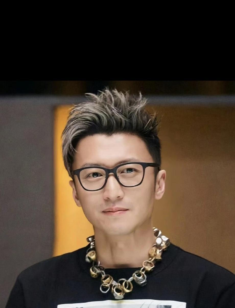 还好有个谢霆锋，可以作为刘德华的接班人，两人的口碑，外形，受欢迎程度，各方面都
