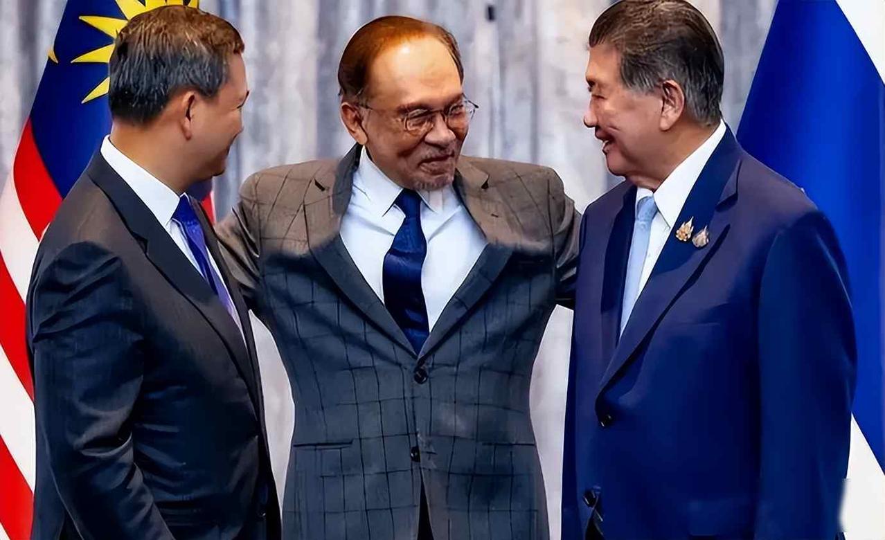 不到48小时，中企承建大桥被炸，泰军方封海，特朗普的调解已失败12月12号深夜