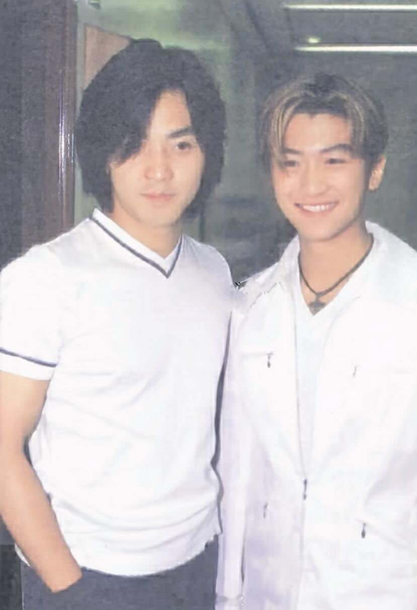 16.7岁的谢霆锋合照