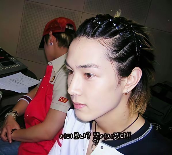 李承铉二十几年前的怼脸拍好精致漂亮的五官，笑得好甜啊​​​