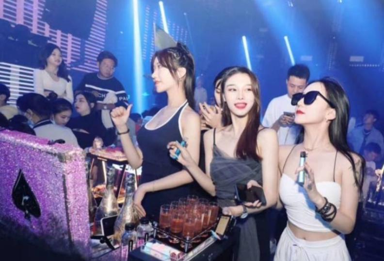 4个朋友晚上喝了顿酒叫了个妹子开了个房，一晚上赔了170万6月16日，浙江湖州