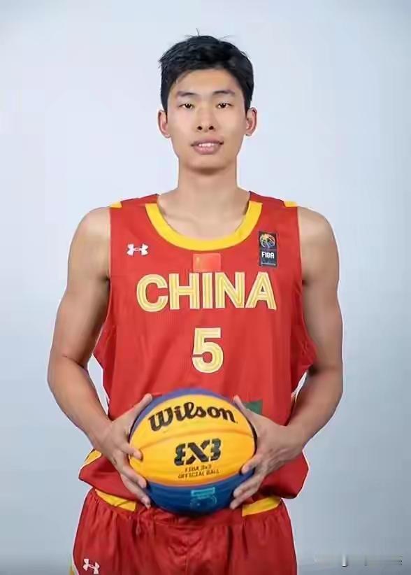 到底是邹阳能力确实不行，还是郭士强真不会用人？邹阳在联赛场均十几分，打得风生水起