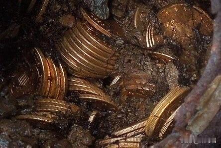 萨德尔里奇宝藏（SaddleRidgeHoard）是2013年在美国加利福尼