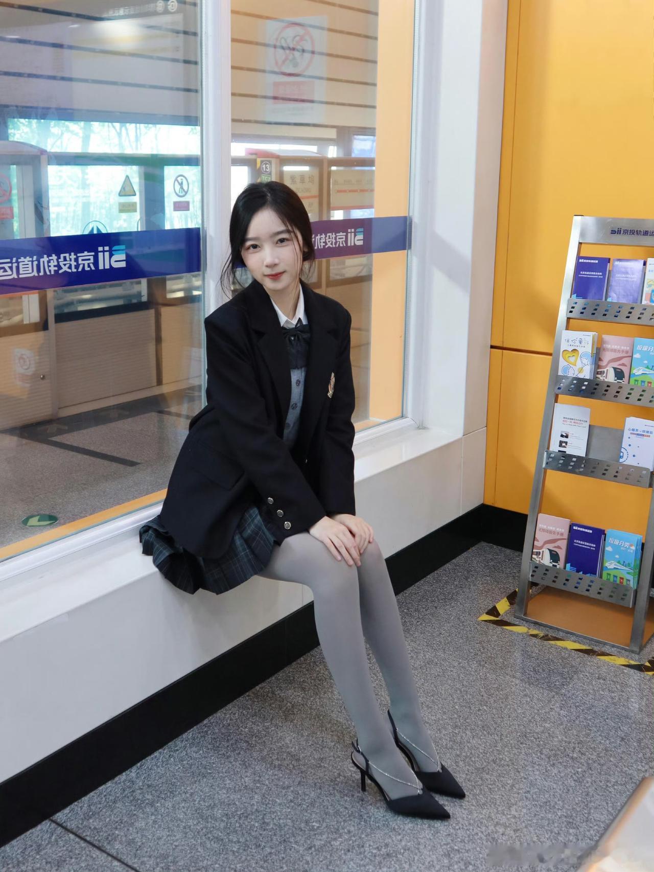 京城的清晨，地铁的少女~​​​