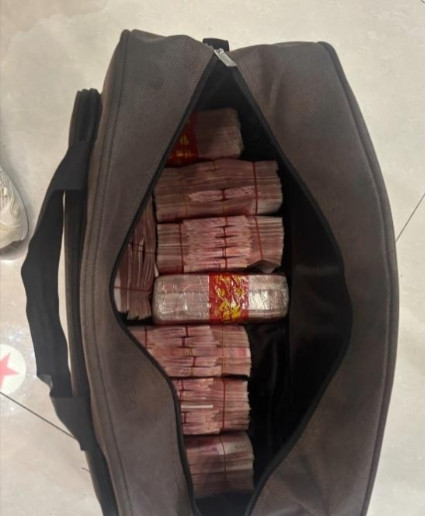 “活该她发财！”6月9日，浙江一夫妻给顾客洗完车后，捡到一个装有40万现金的手提