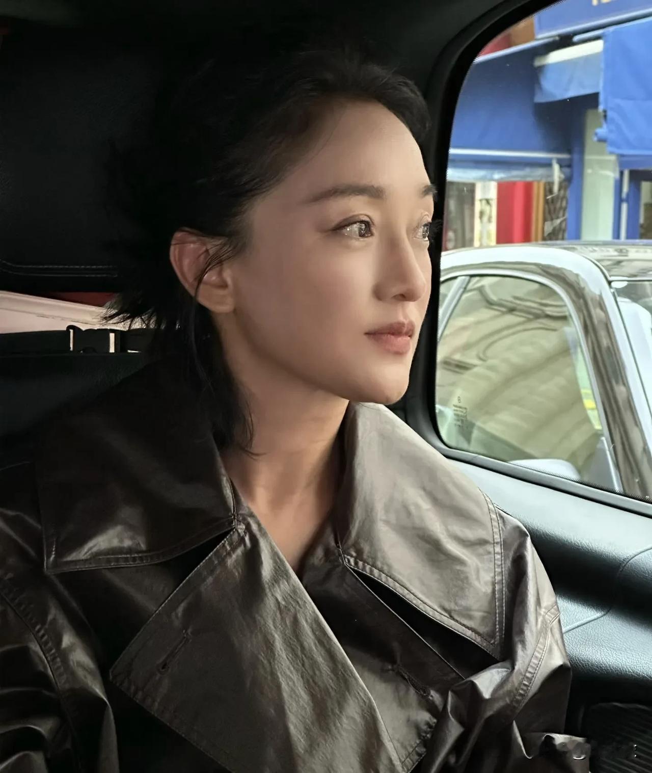 很多明星他们只是适合上镜，也就是说五官脸型更标准，高清镜头下不会出现五官脸型比例