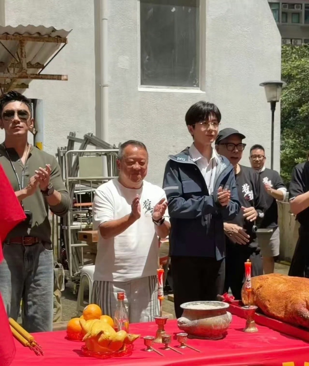 狩谎开机仪式今年最值得蹲的悬疑剧今日开机，顶配阵容直接拉高行业标准，成毅跳出舒适