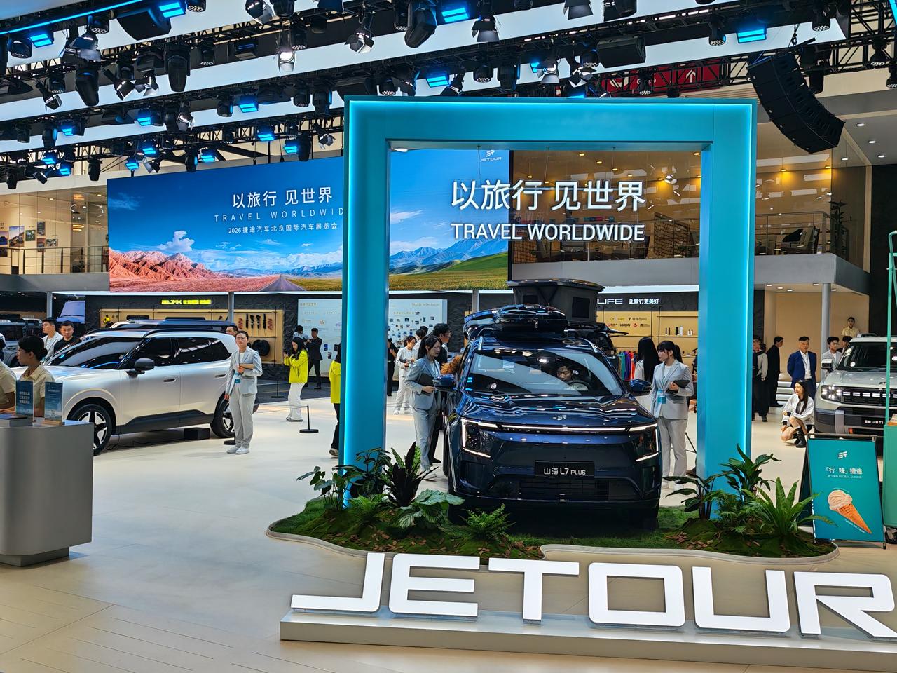 在捷途展馆待了好久。和做产品的朋友，聊的很开心。​​我的认知里，曾经主打低端