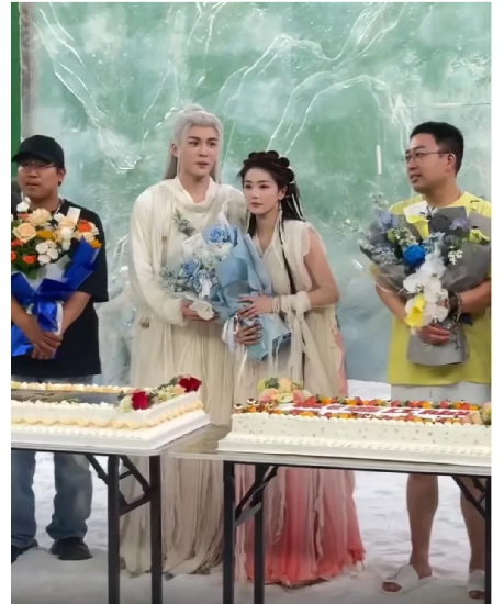#白鹿临江仙#于正发布会大夸《临江仙》，直言这剧是中国最牛的，必火无疑。白