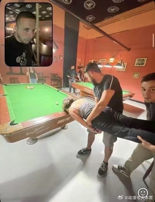 这里有两种台球厅梗