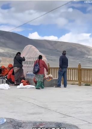 “西藏被印度人给占领了！”国内博主去西藏旅游，意外发现不少印度人来西藏找工作，他
