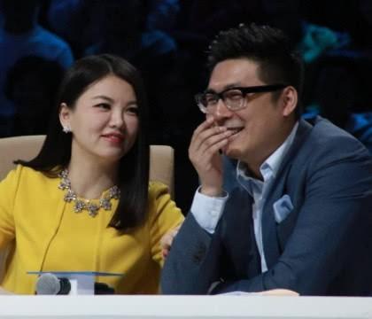 李湘的女儿在英国留学，成绩全A，还当上了学生会干事。这和当年那个在《爸爸去哪儿