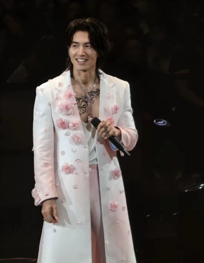 法拉利老了也是法拉利我闺蜜去上海看F4演唱会了，回来跟我说周渝民跟“花泽类”