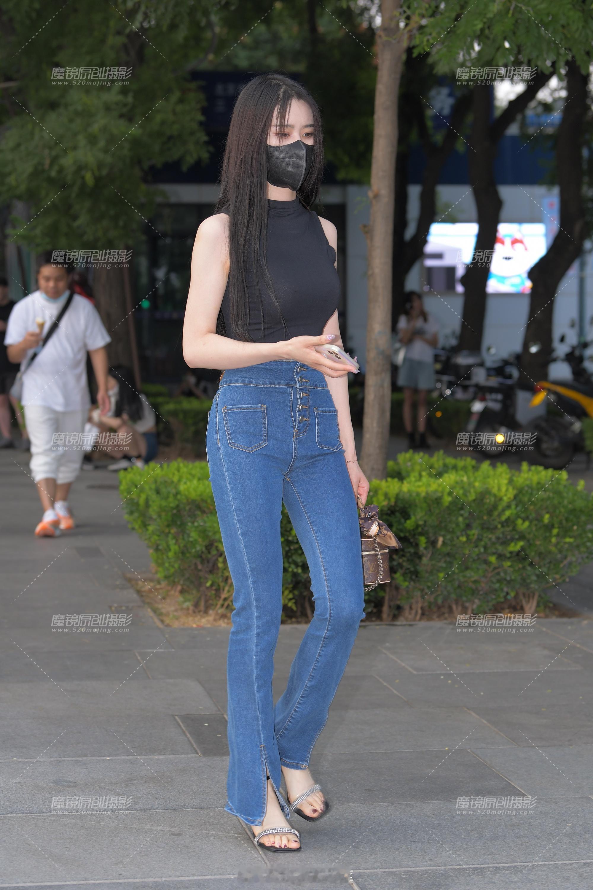 长期乱买衣服隐形贫穷牛仔裤，永远不过时，还能搭配各种衣服！像小姐姐这样的打扮，