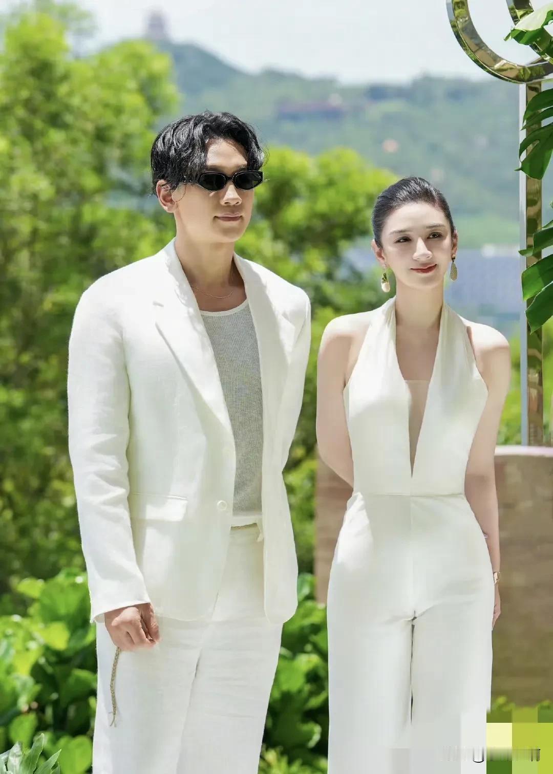 黄奕分享和韩星Rain的合照，这是为女儿当练习生铺路了？不得不说黄奕真的越来越年