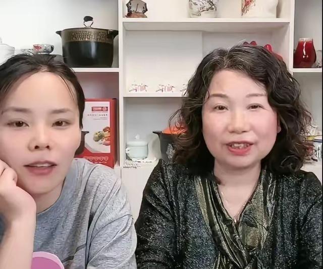 老杜这次是真怂了。清明节居然没敢拿儿子蹭流量，直播几分钟就下播，估计是怕梅姨那事