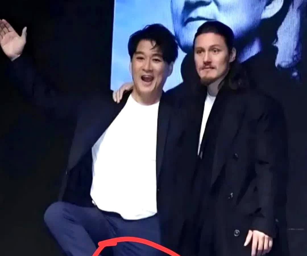 我有一种强烈的预感，周华健不会让女儿再出现在大众的视野里了。这次儿子结婚