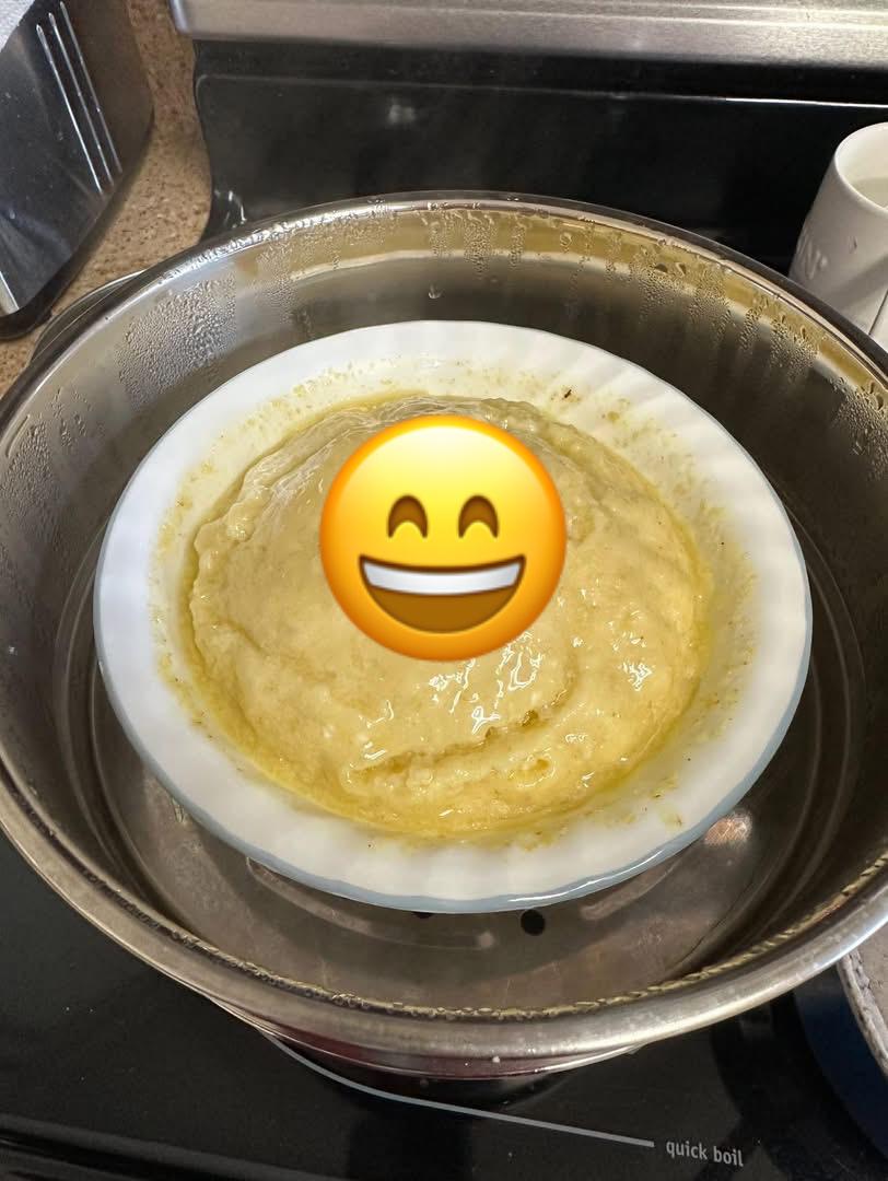 新年好🍾！笑口常开，福气自来。分享今天早餐🥣蛋糕🍰：玉米、燕麦、2