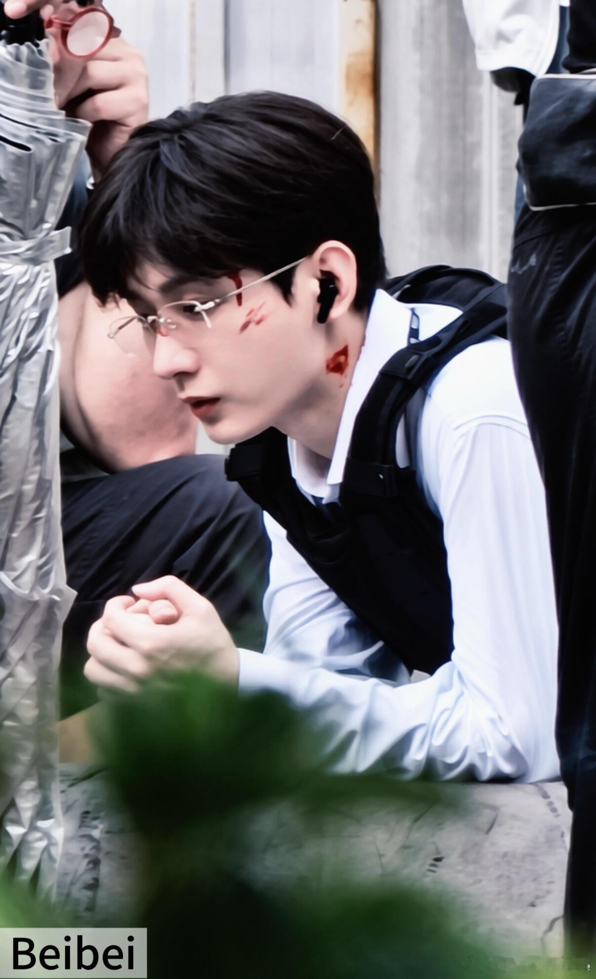 成毅成毅狩谎cy成毅林彦廷成毅对待表演抱着敬畏之心，不会敷衍糊弄，小细节也会反复