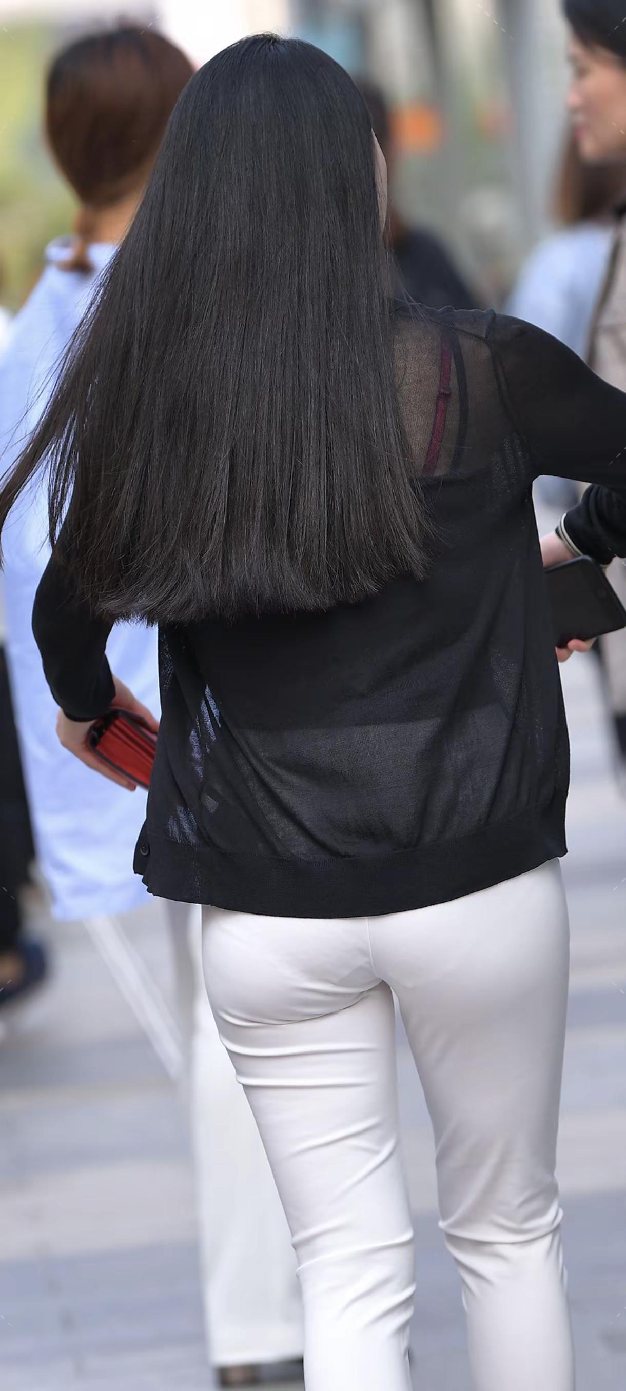 街拍美女背影女神休闲裤<!--{i...