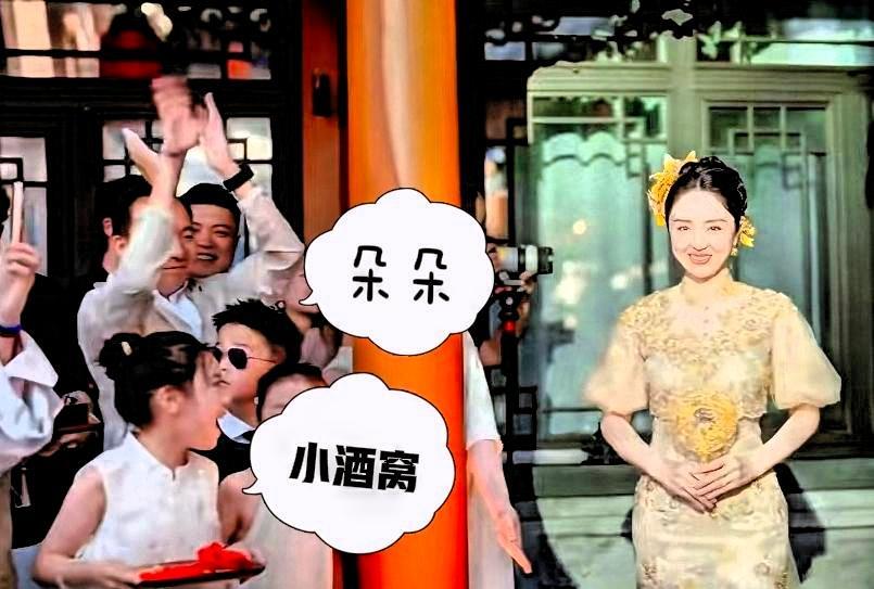 原来小酒窝也参加了妈妈的婚礼，担任小花童的角色！这姑娘真的是天使，董璇再婚她很支