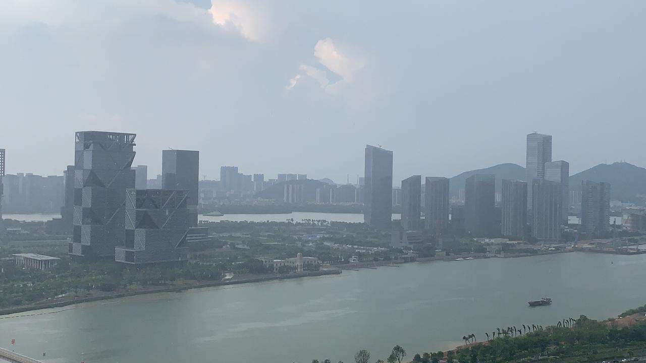 广州卖房为啥天河东现在卖不过万博了。看一些中介做事后诸葛亮分析的头头是道，说什么
