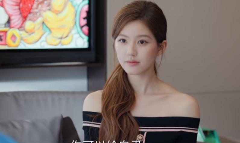 《许我耀眼》第18集预告，婆婆帮小主播许妍清空库存的事，被许妍的老板知道了，他让