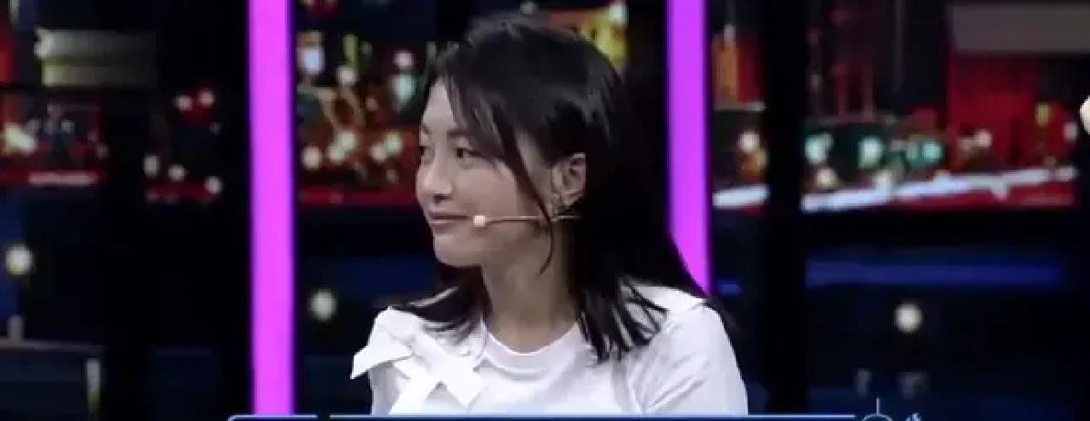 当年包文婧在自己生日宴上，带了一群闺蜜把素颜赴约的赵奕欢围在中间，劈头盖脸就是一句：“我听说你跟我老