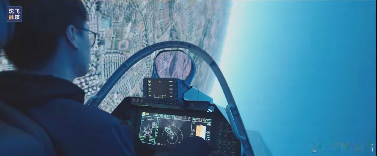 这是沈飞融媒官方发布的照片，这测试人员正在操作的模拟座舱，应该就是歼三五的座舱，
