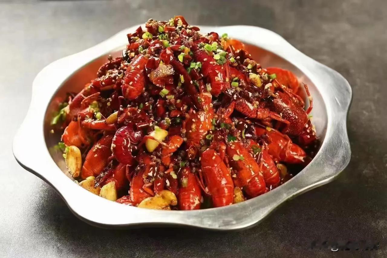 买房就像吃小龙虾，又便宜又好的房子本质是不存在的。​比如武汉吃虾子，口味好就一