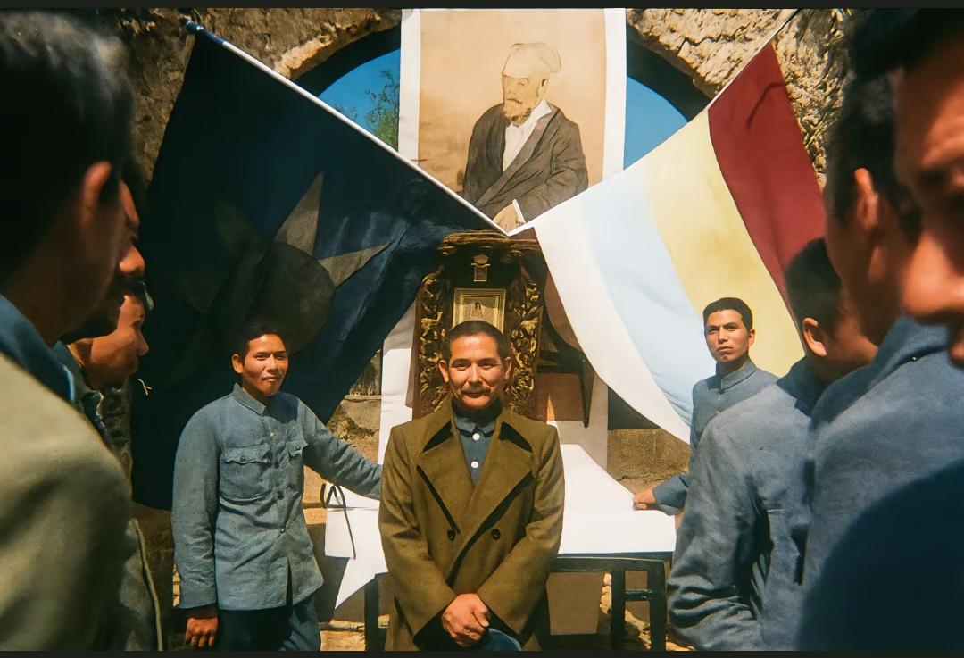 1912年孙中山率众赴明孝陵，祭奠朱元璋，祭告汉室光复，再造中华！回望历史就