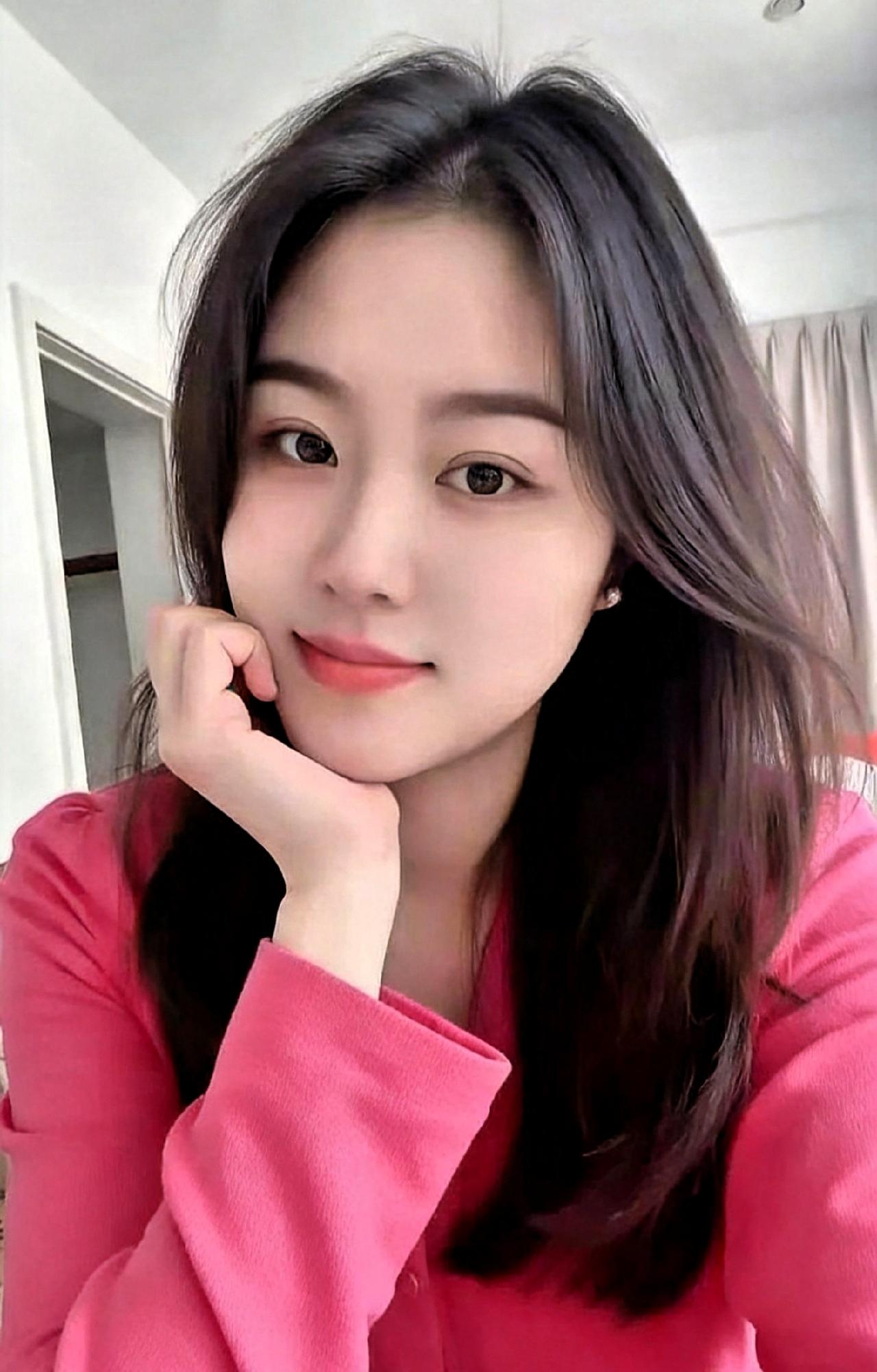 朋友问我：穷人追女人和富人追女人，有什么区别？我说：这有什么区别？都是追求爱