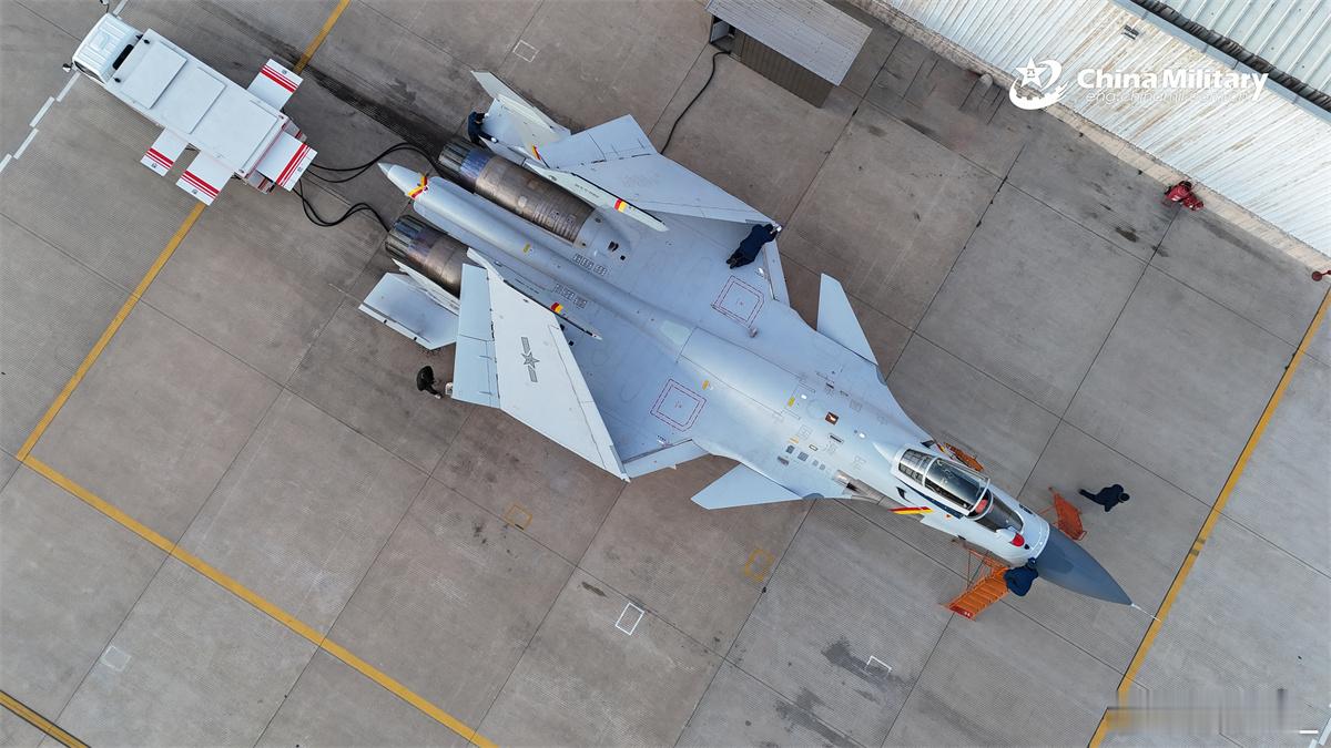 海航大J-15新图