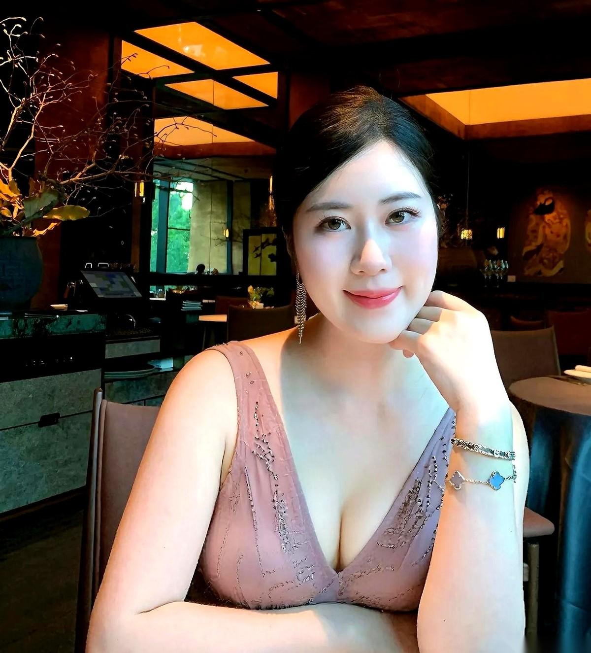 最近刷到一种很清醒的状态。讲的是人到了40岁，突然像开了倍速一样，把年轻时那些弯