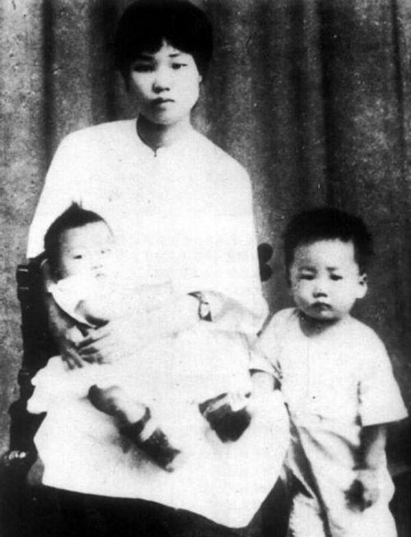 毛泽东一生拥有十位子女，除了我们熟悉的四位之外，其他孩子如今分别是什么情况？1