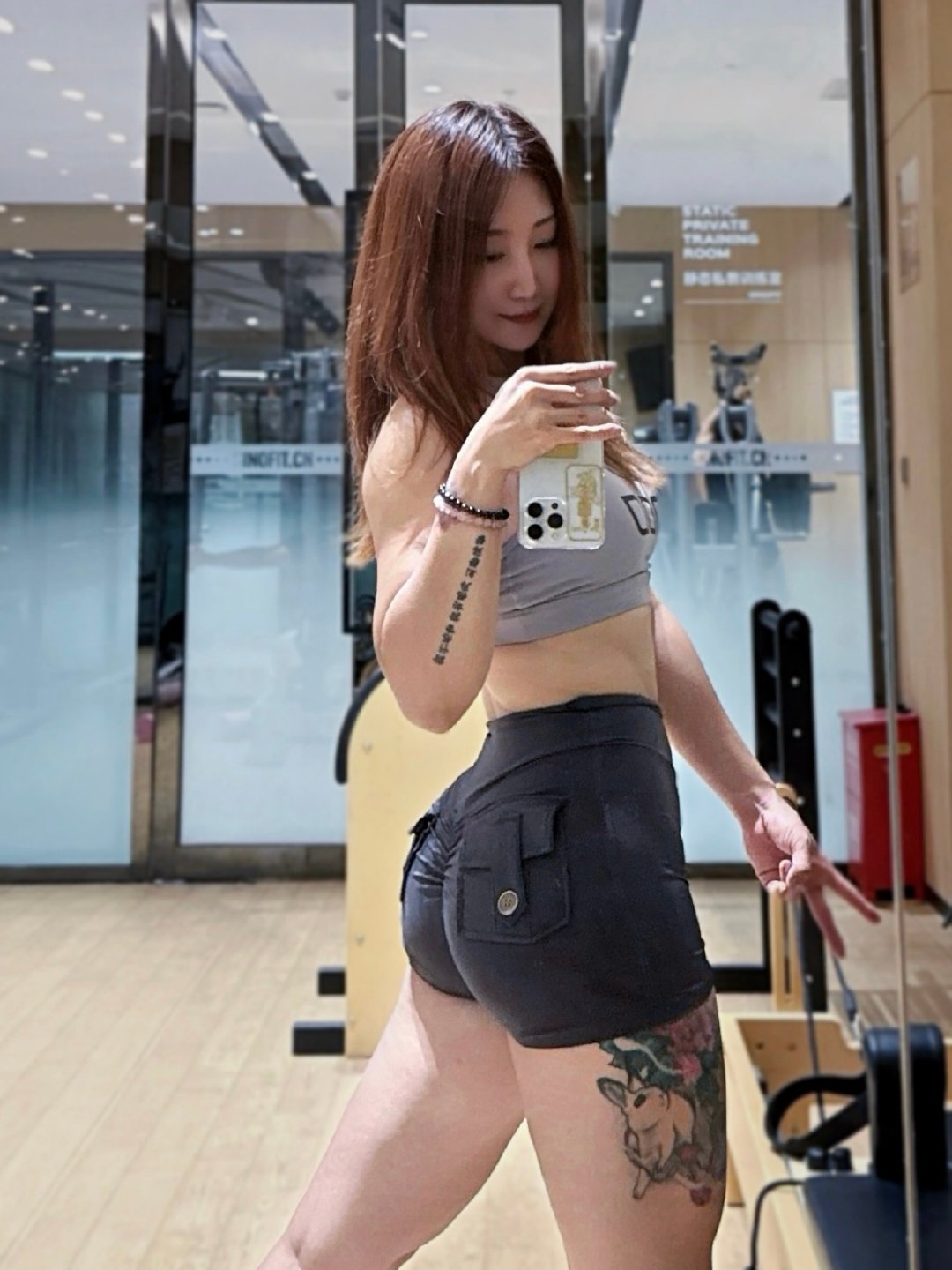 不就是少俩垫子么，能忍！一点儿都不疼[笑着哭]#健身##运动打卡##练就有效#​