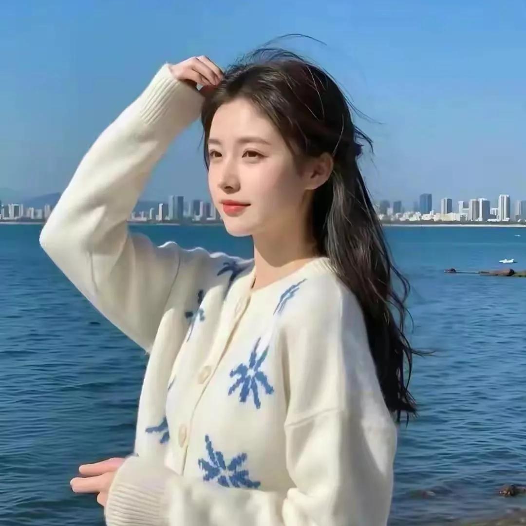 湖光秋月两相和，清风徐来，水波不兴。湖光山色治愈系湖光秋色湖光山水美湖光映