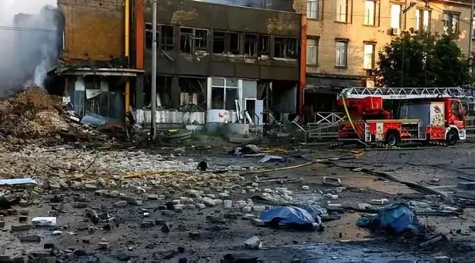 俄军深夜猛攻乌克兰电网，基辅陷入黑暗与寒冷。凌晨，俄罗斯对乌克兰发动新一轮大规