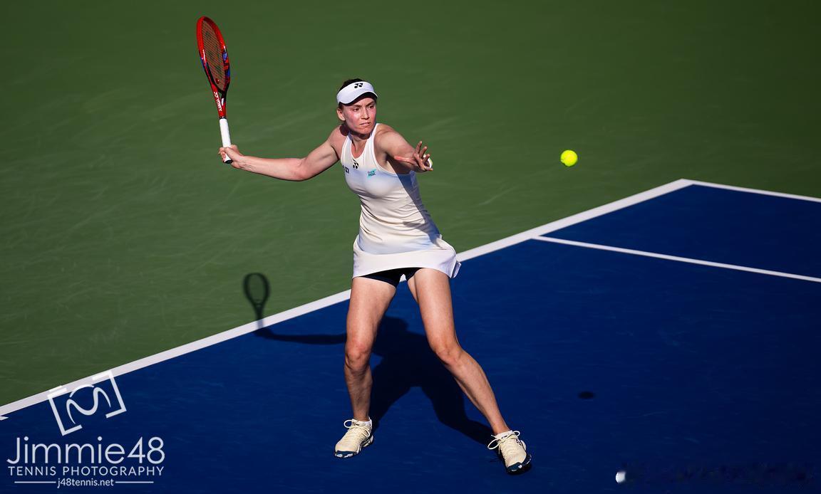 莱巴金娜在中东最后的背影据悉莱巴金娜自澳网之后回家就生病了，并没好透，不过考虑到