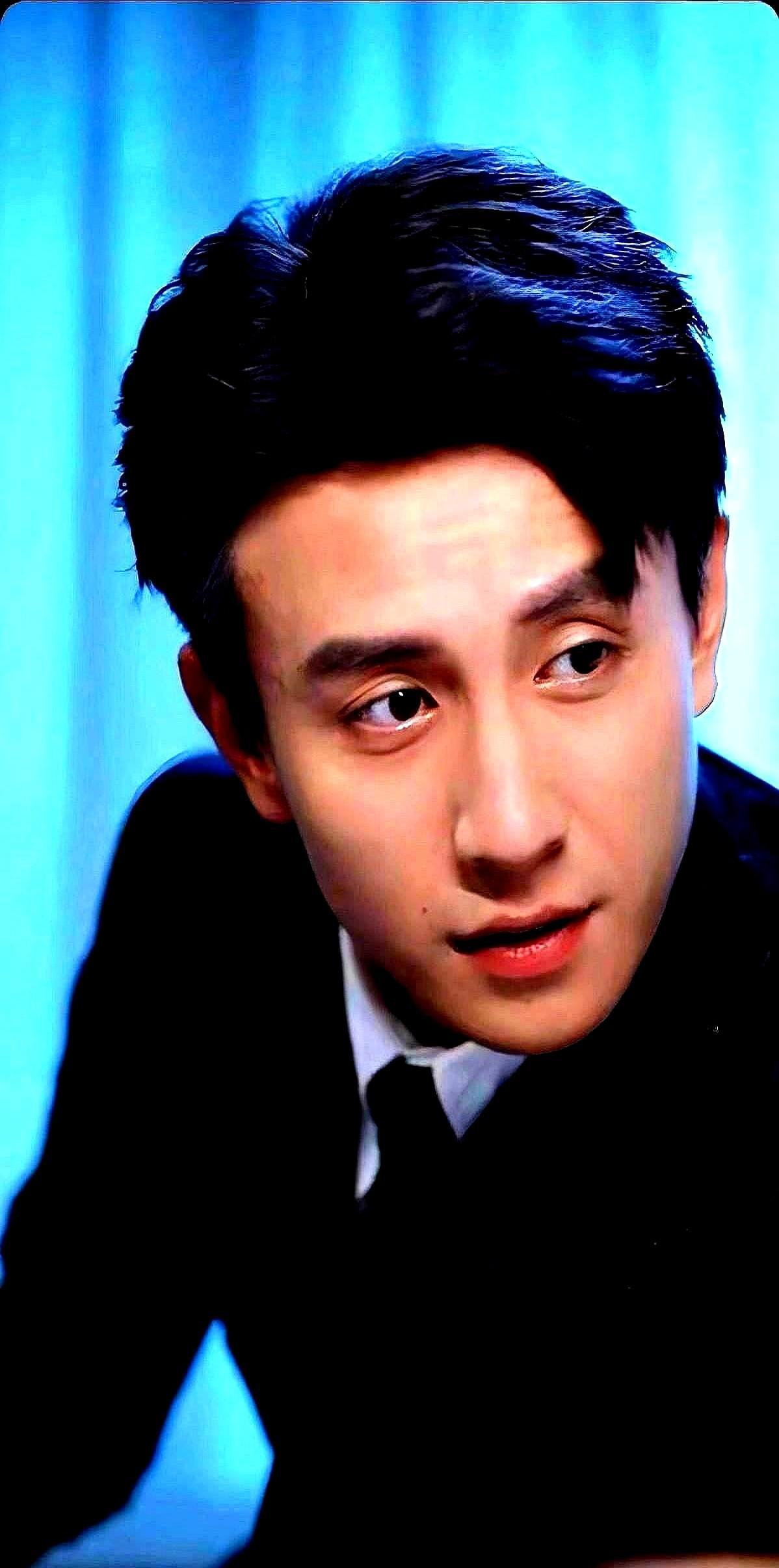 刘萧旭没开滤镜，播放量干翻顶流偶像剧。观众不看神仙颜值了，看的是你周一早八的黑