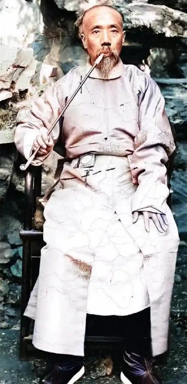 1874年，两宫太后和大臣商议贵州巡抚人选。等大臣议完之后，慈禧突然说，“贵州巡