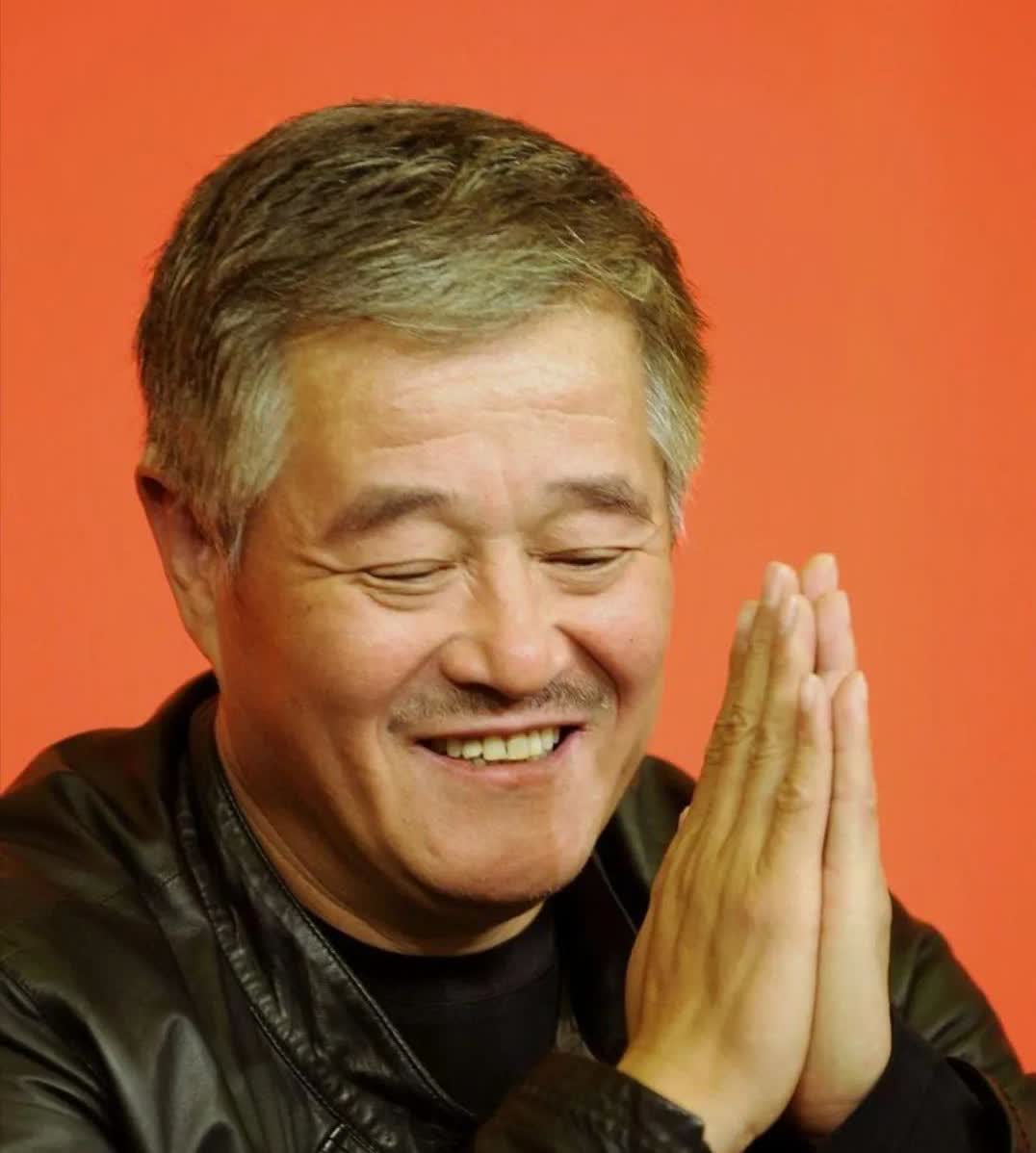 赵本山的妻子聊起女儿球球，语气里满是心疼。说球球没生病前，性格特别敞亮，阳光得很