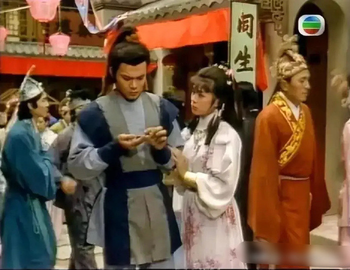 以前都没发现，原来83版射雕来来去去就只有一条街……虽然拍摄条件简陋却造就经典，
