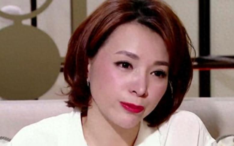 与密春雷离婚真相大白！董卿国庆近况曝光，难怪一身全是旧奢侈品董卿国庆又被拍到了