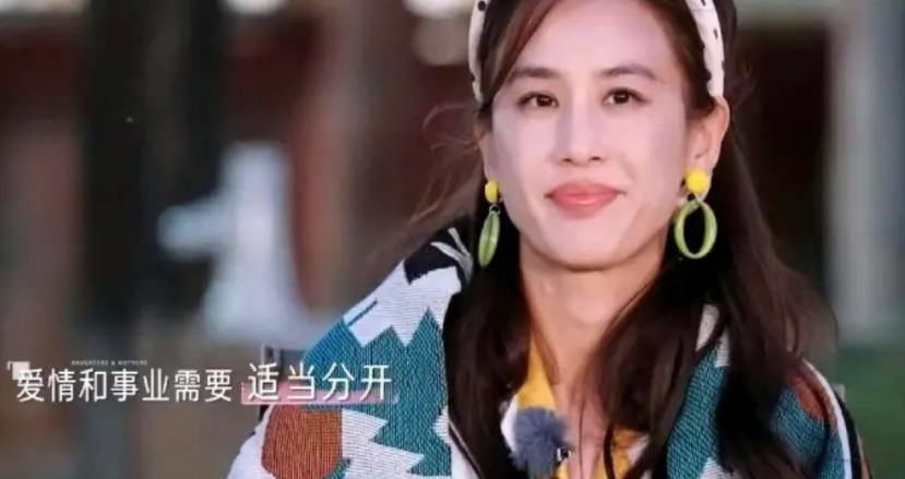 程潇这人说话挺直的，她看着黄圣依，表情挺严肃，开口就说：“姐，我说句实在话，你别